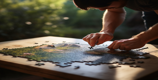 Comment coller un puzzle sur une planche en bois ?
